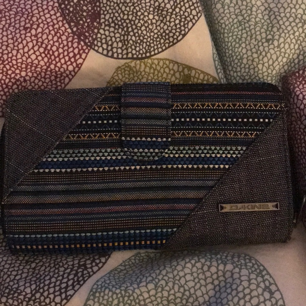 Dakine wallet